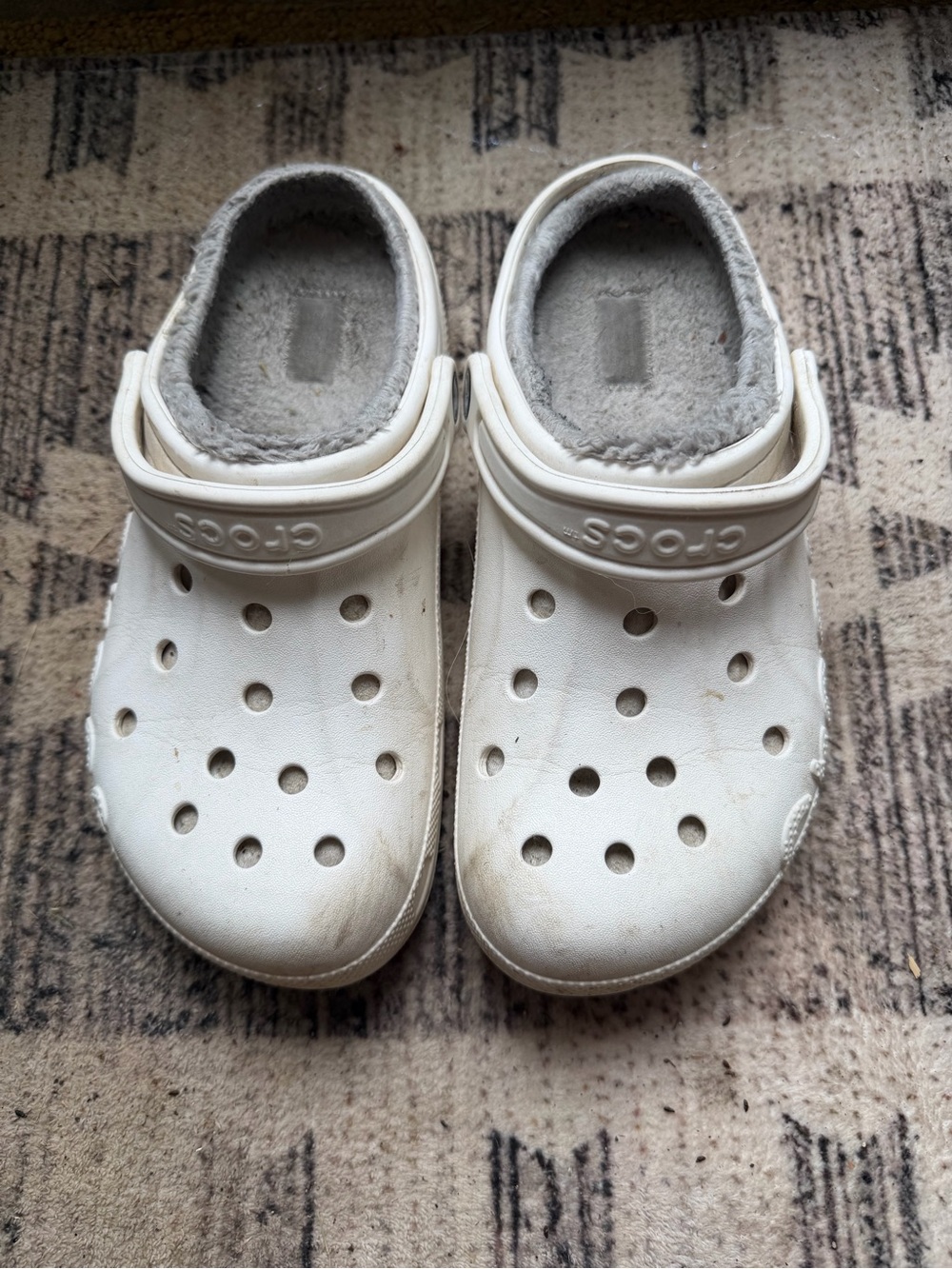 CROCS women’s White Fuzzy-Lined Clogs